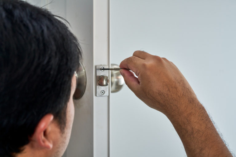 changing door lock locksmiths hollywood